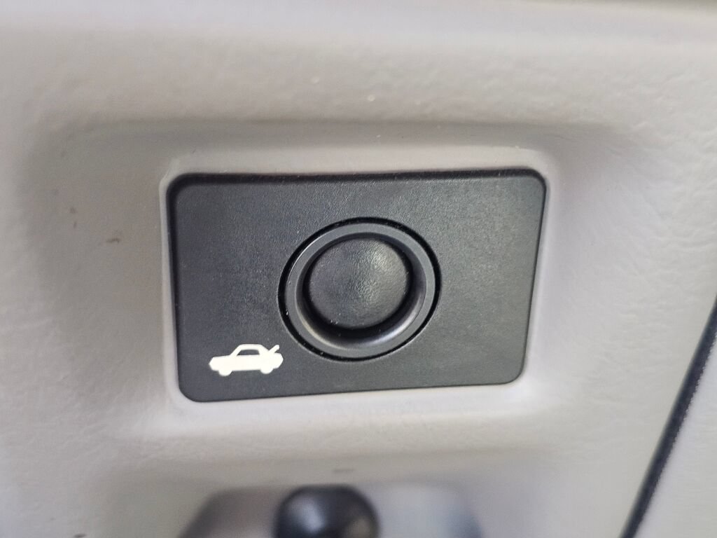 Used 2000 Ford Taurus SES FWD image 23