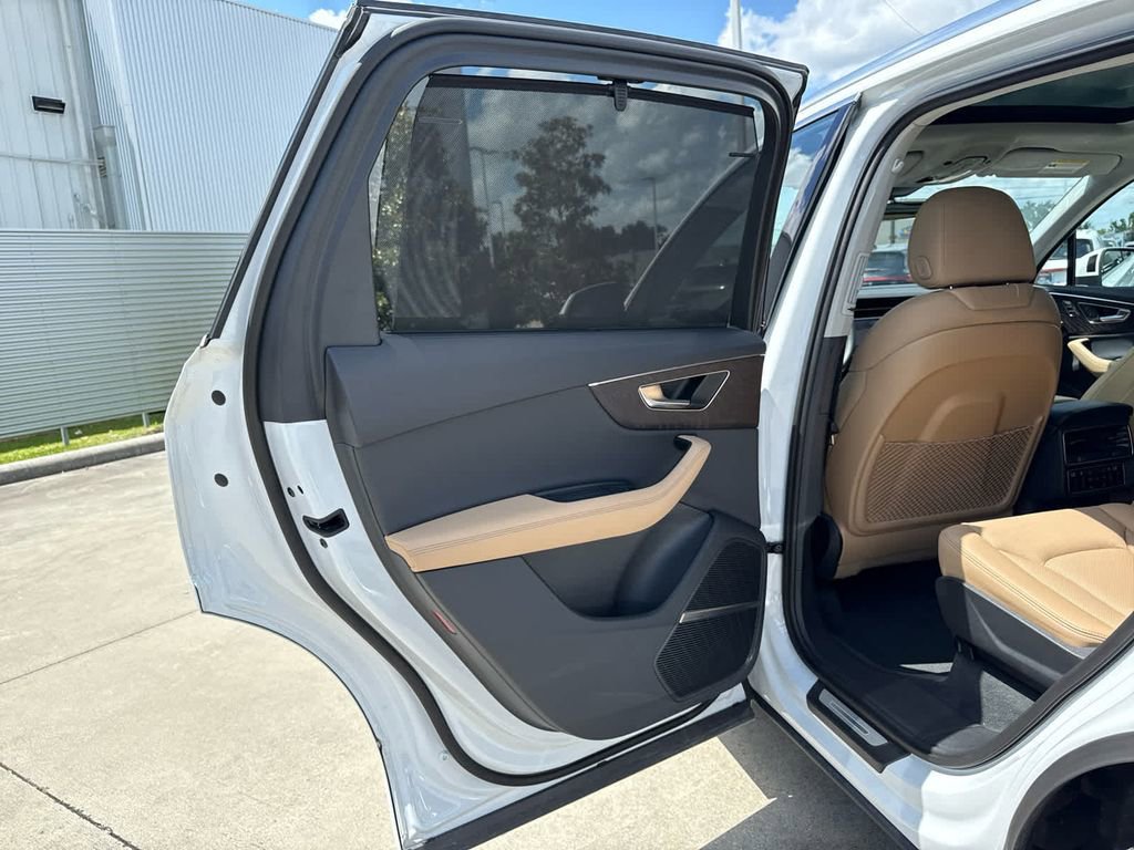 Used 2025 Audi Q7 3.0T Prestige image 23