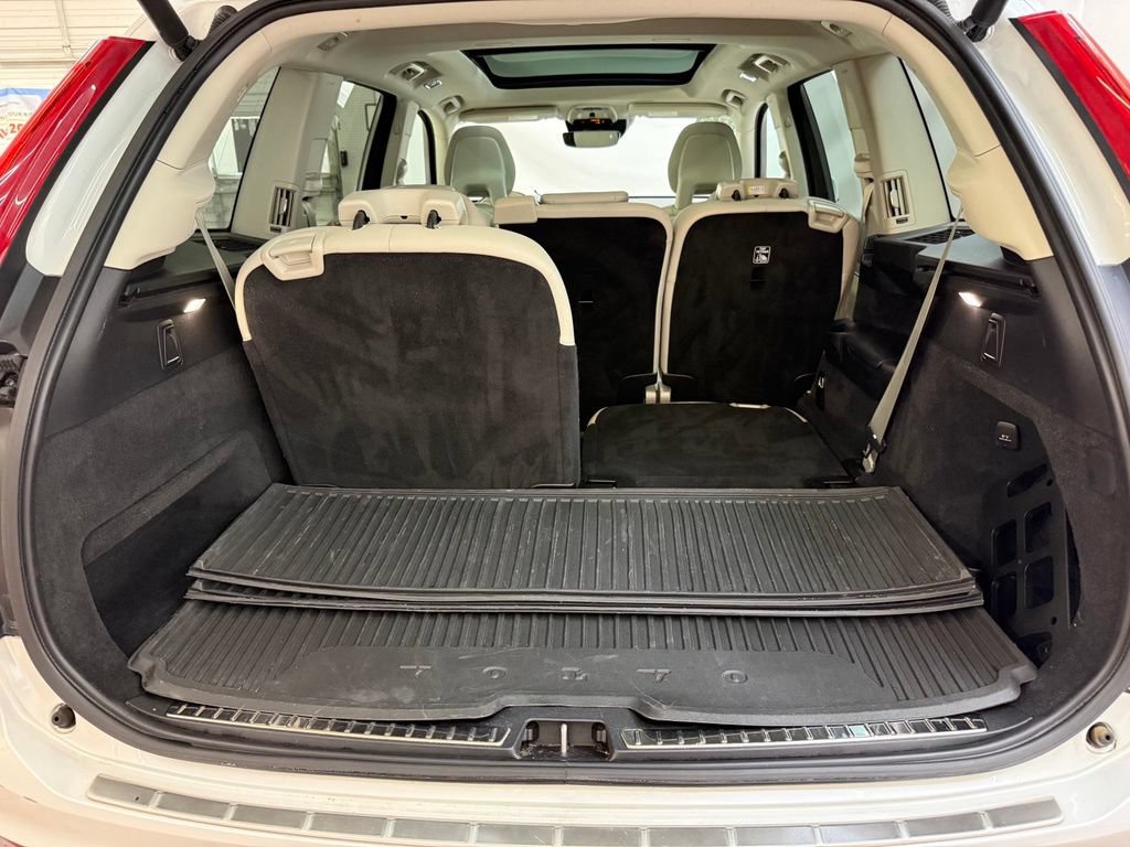 Used 2021 Volvo XC90 T5 Momentum w/ Climate Package AWD/4WD image 18