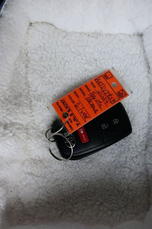 Used 2024 Toyota Tacoma TRD Off-Road image 21