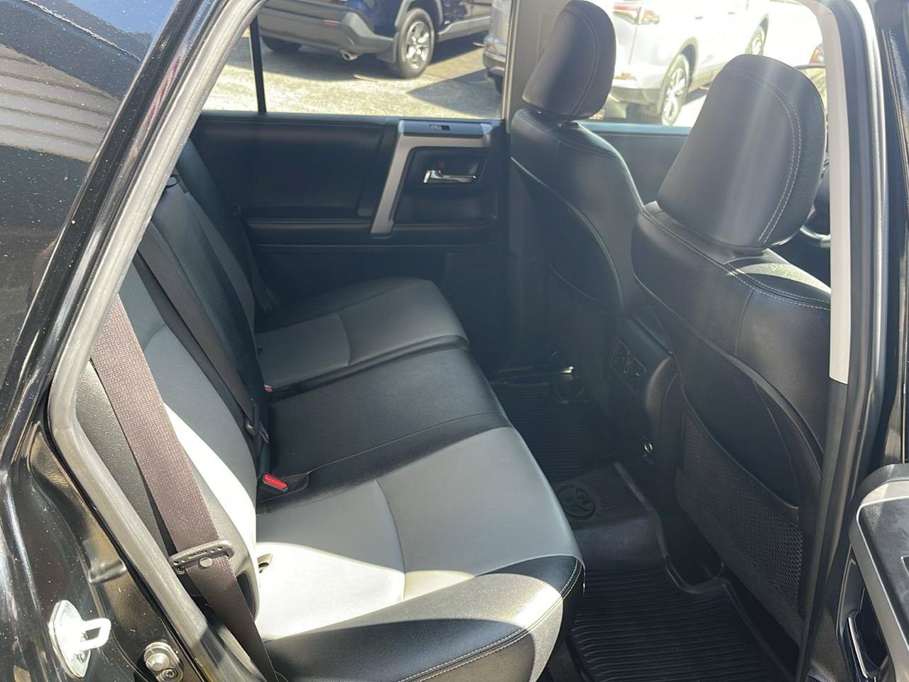 Used 2017 Toyota 4Runner SR5 Premium AWD/4WD image 25