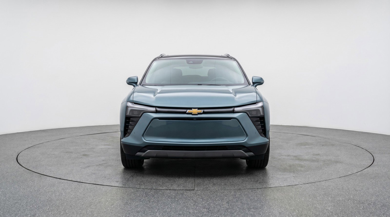 Used 2025 Chevrolet Blazer LT FWD image 2