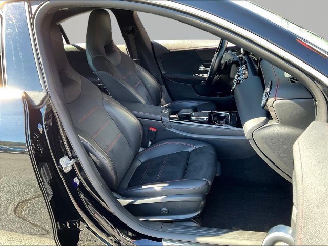 Used 2023 Mercedes-Benz CLA 250 4MATIC image 31