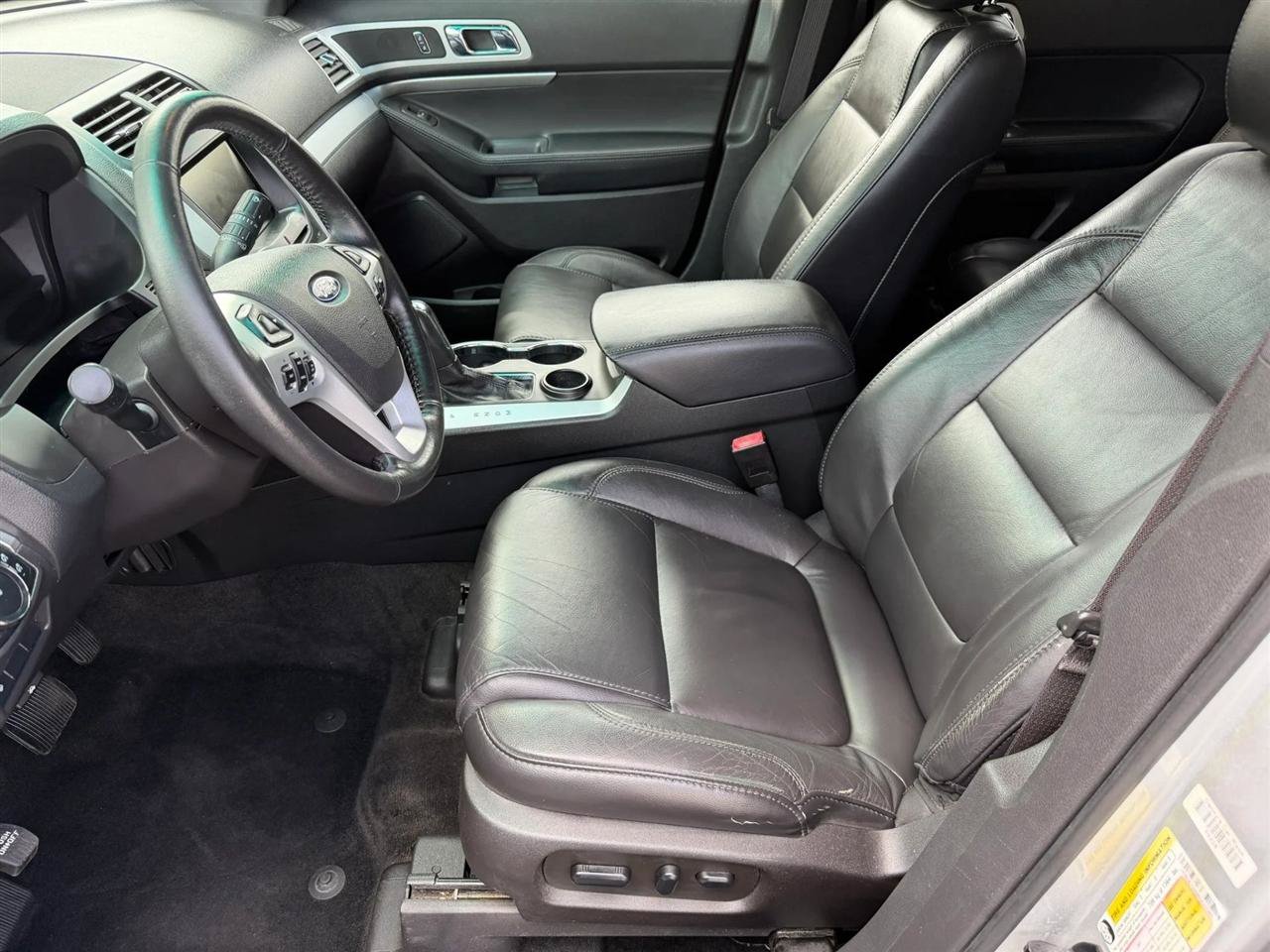 Used 2015 Ford Explorer XLT w/ Equipment Group 202B FWD image 21