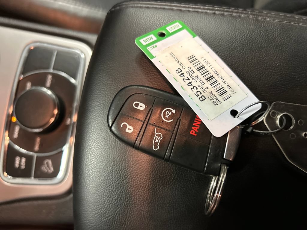Used 2022 Jeep Grand Cherokee Laredo X AWD/4WD image 22