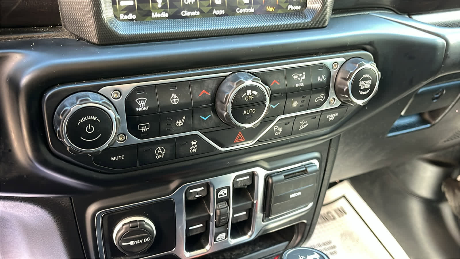 Used 2019 Jeep Wrangler Unlimited Sahara AWD/4WD image 21