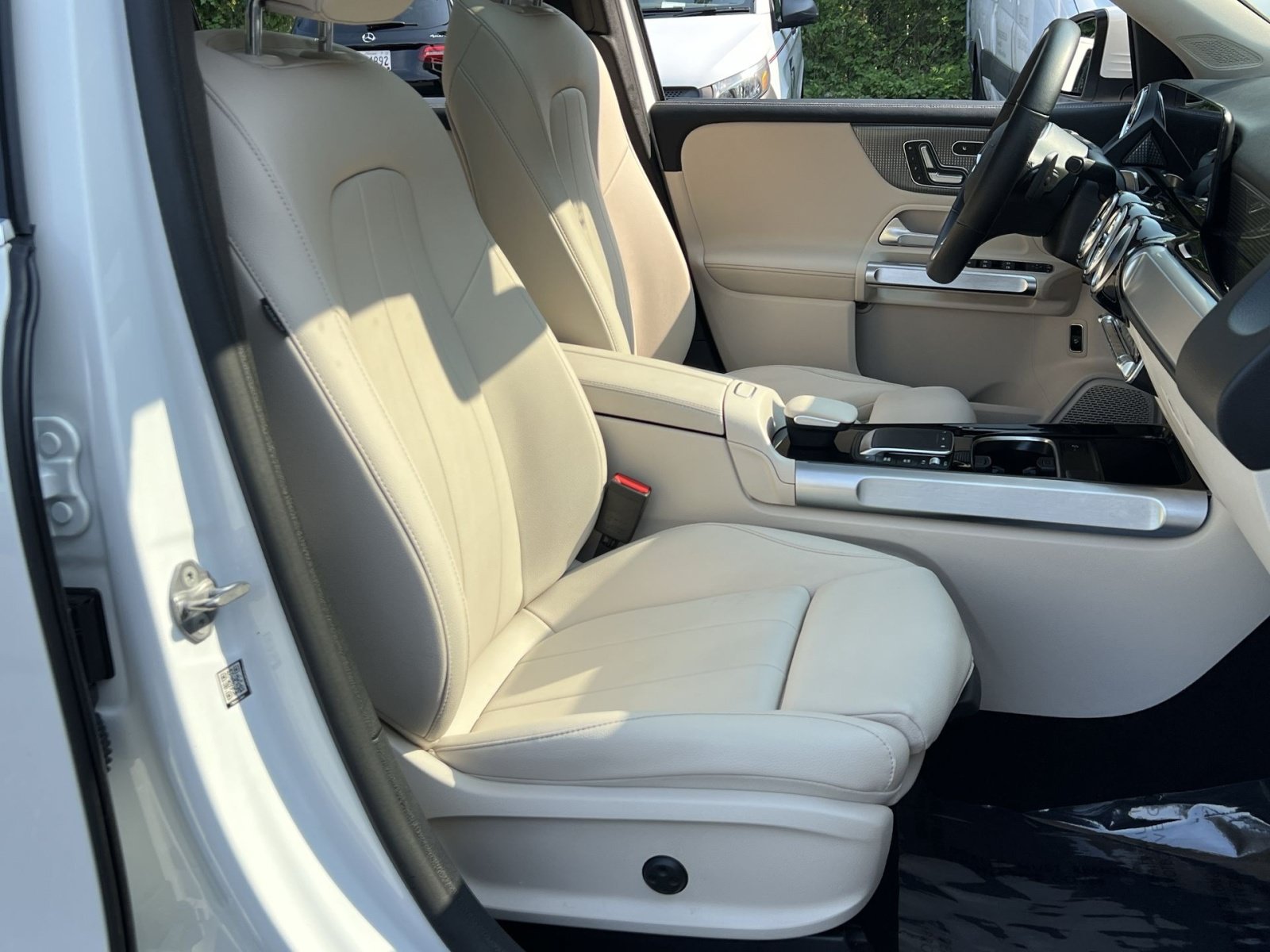 Certified 2022 Mercedes-Benz GLB 250 4MATIC image 33