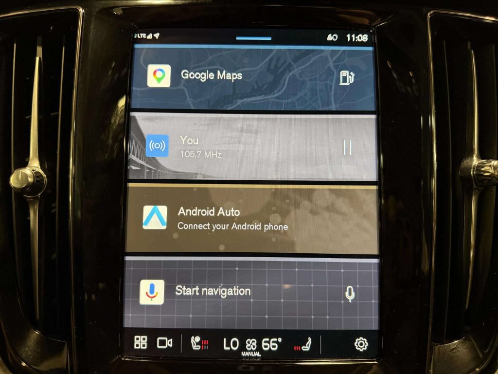 Used 2025 Volvo S60 B5 Core FWD image 33