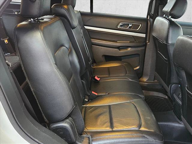 Used 2016 Ford Explorer XLT w/ Equipment Group 202A FWD image 15