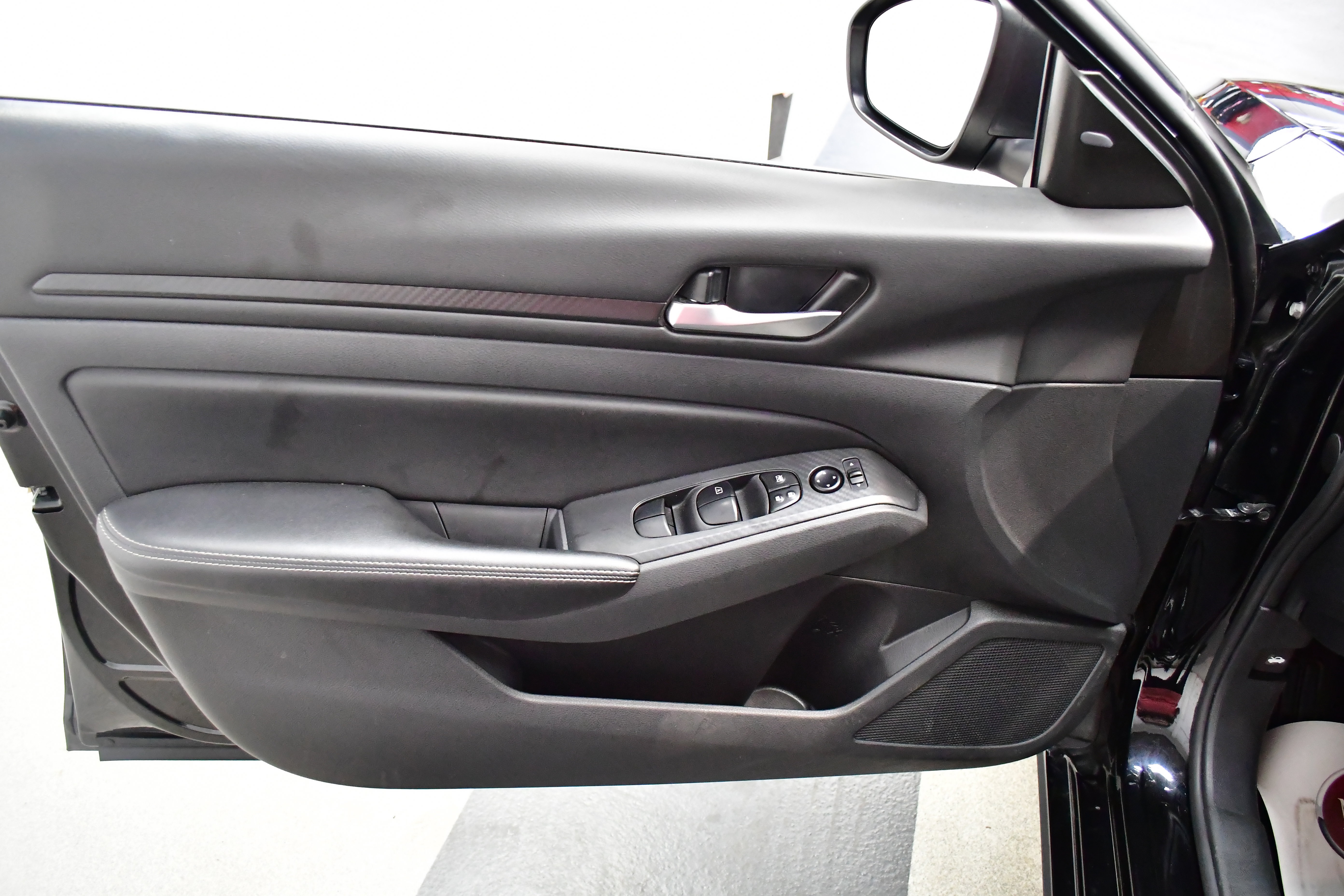Used 2025 Nissan Altima 2.5 SV FWD image 16