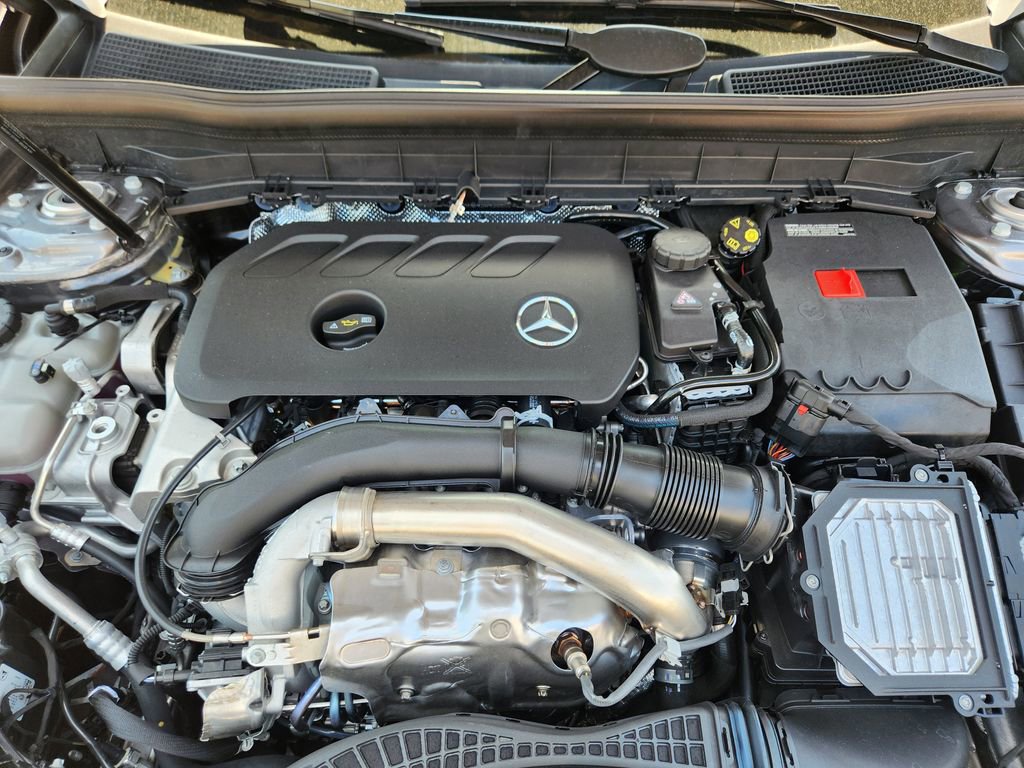 Used 2025 Mercedes-Benz GLB 250 4MATIC image 30