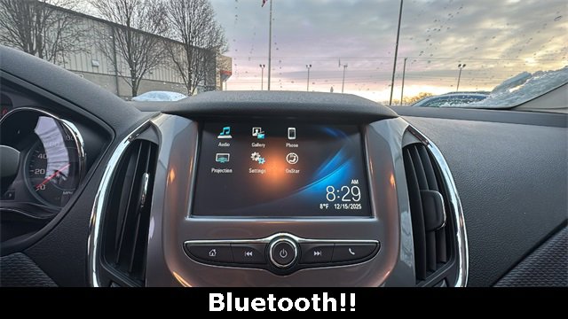 Used 2018 Chevrolet Cruze LT w/ Convenience Package image 3