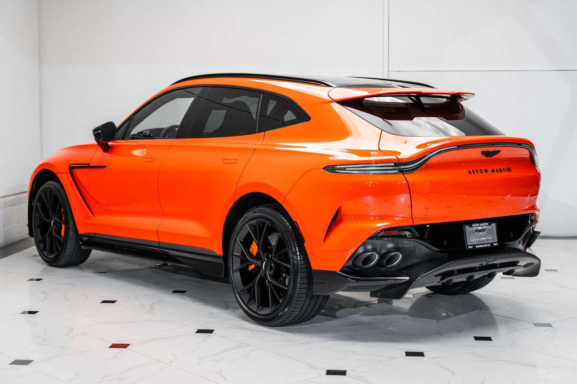 Used 2025 Aston Martin DBX 707 image 2