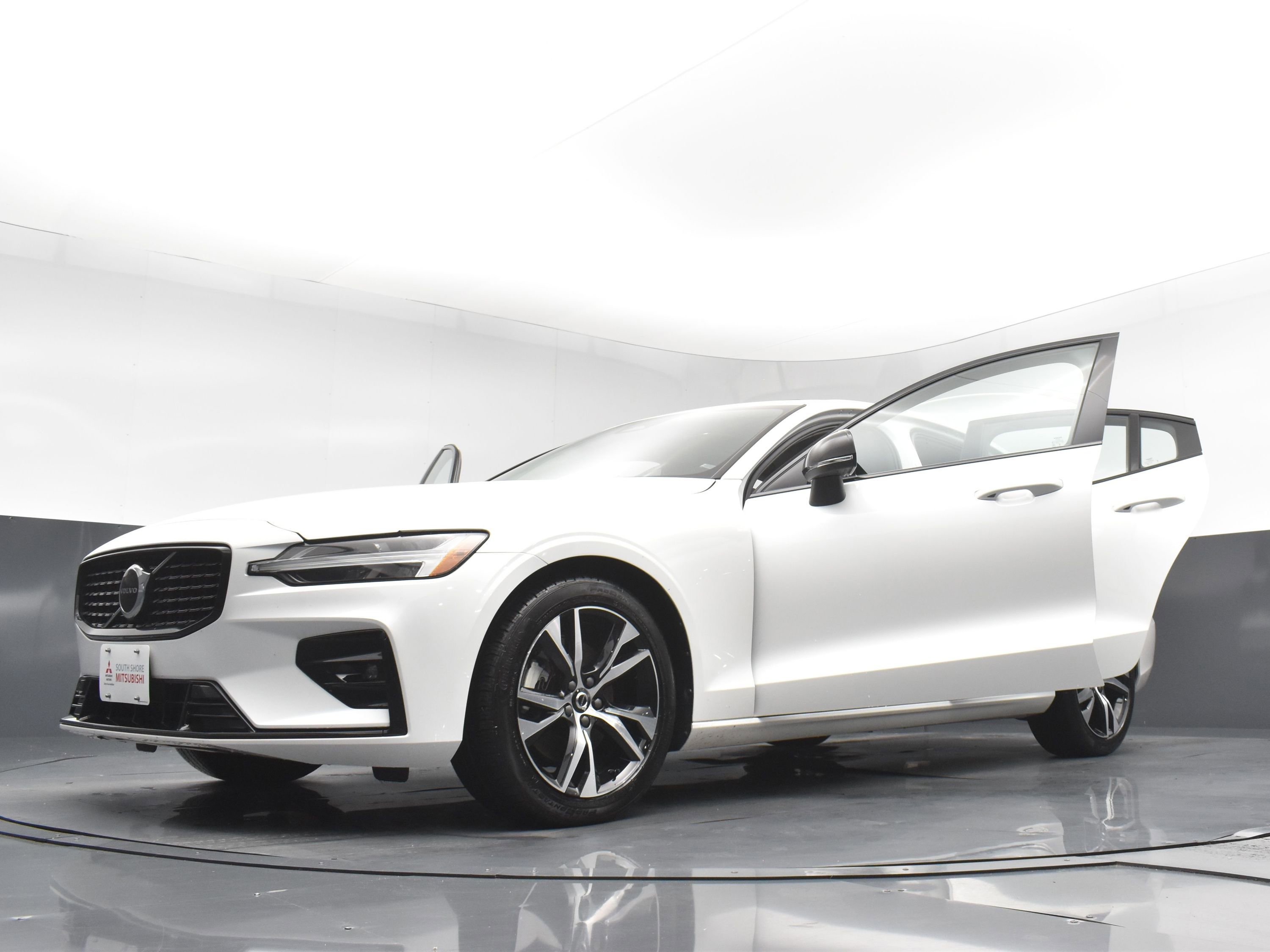 Used 2024 Volvo S60 B5 Core image 33
