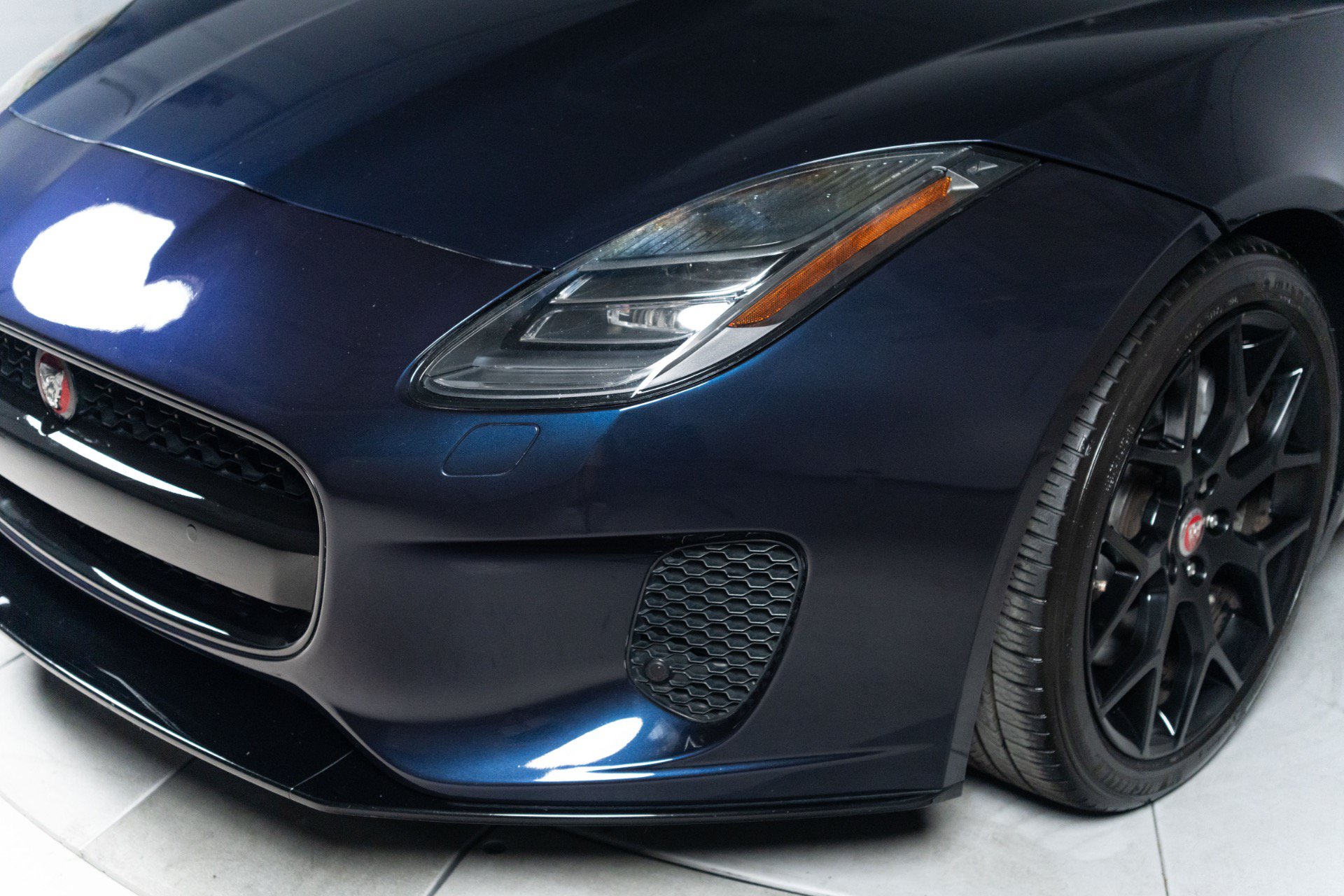 Used 2018 Jaguar F-TYPE Coupe RWD image 34