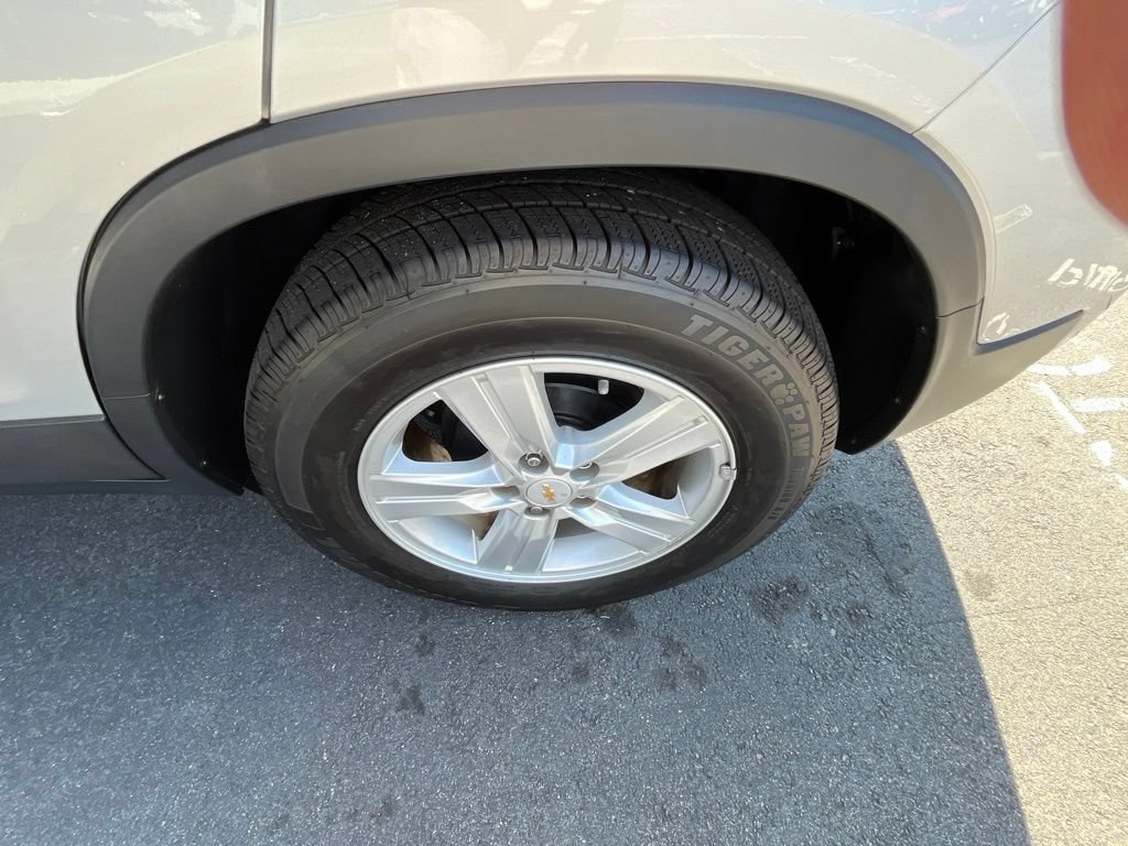Used 2020 Chevrolet Trax LT w/ LT Convenience Package FWD image 26