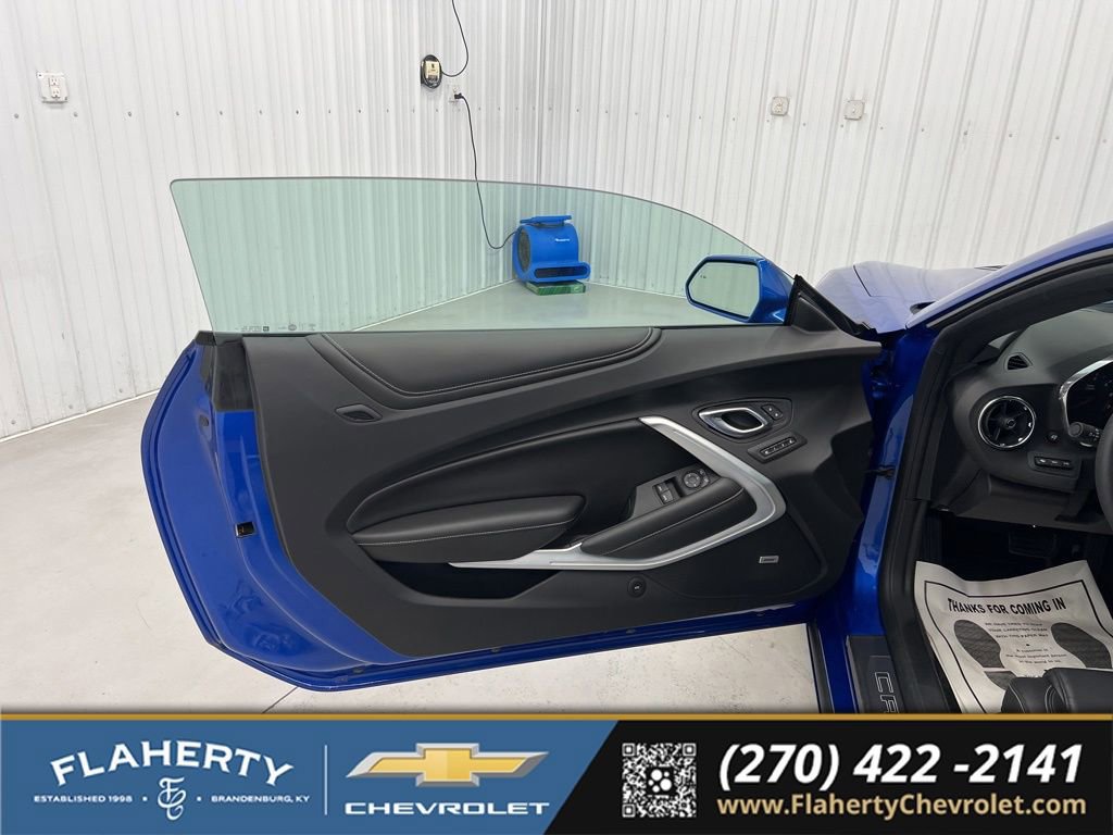 Used 2018 Chevrolet Camaro SS RWD image 8