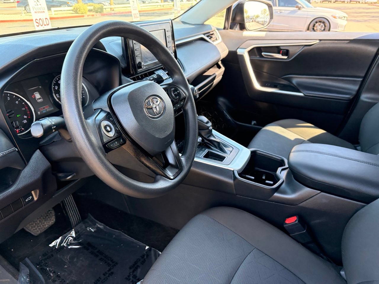 Used 2022 Toyota RAV4 XLE w/ Convenience Package FWD image 17