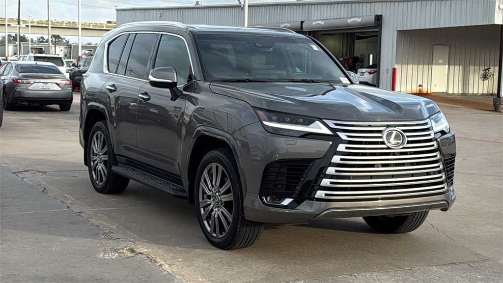 Used 2024 Lexus LX 600 4WD w/ Ultra Luxury Package video 2