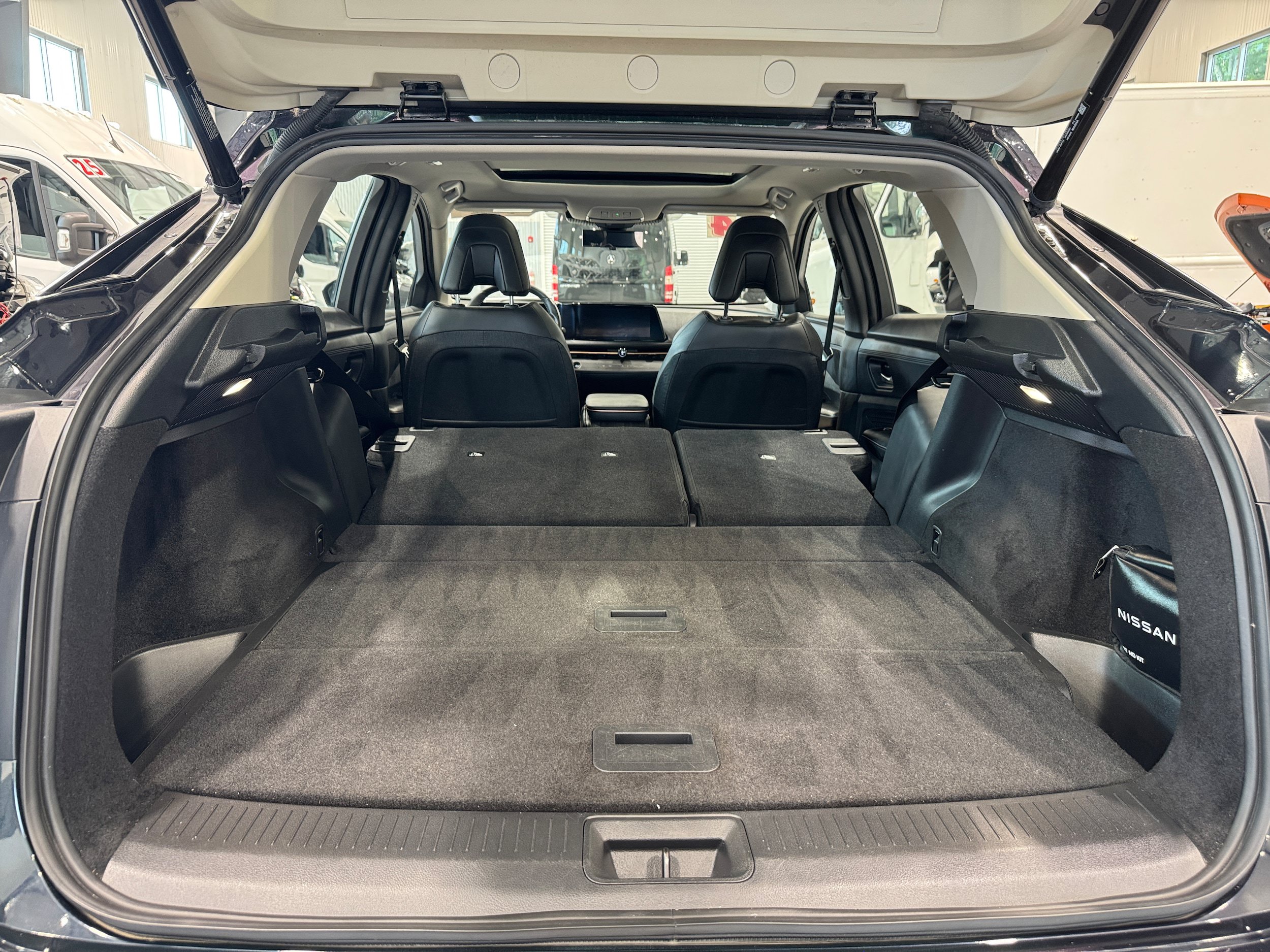 Used 2024 Nissan Ariya AWD image 11
