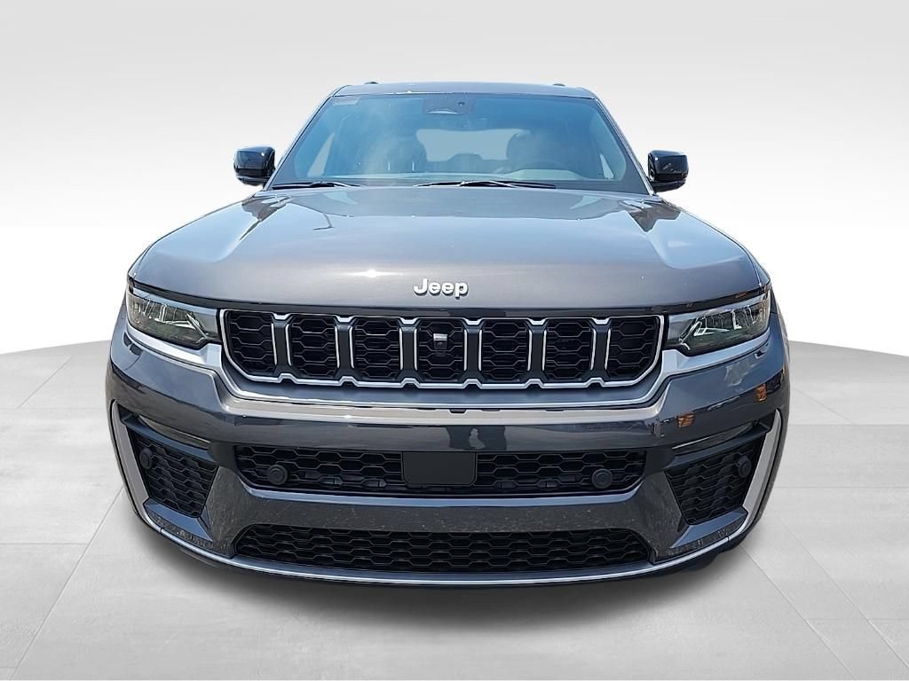 New 2026 Jeep Grand Cherokee Limited w/ Luxury Tech Group II RWD image 2