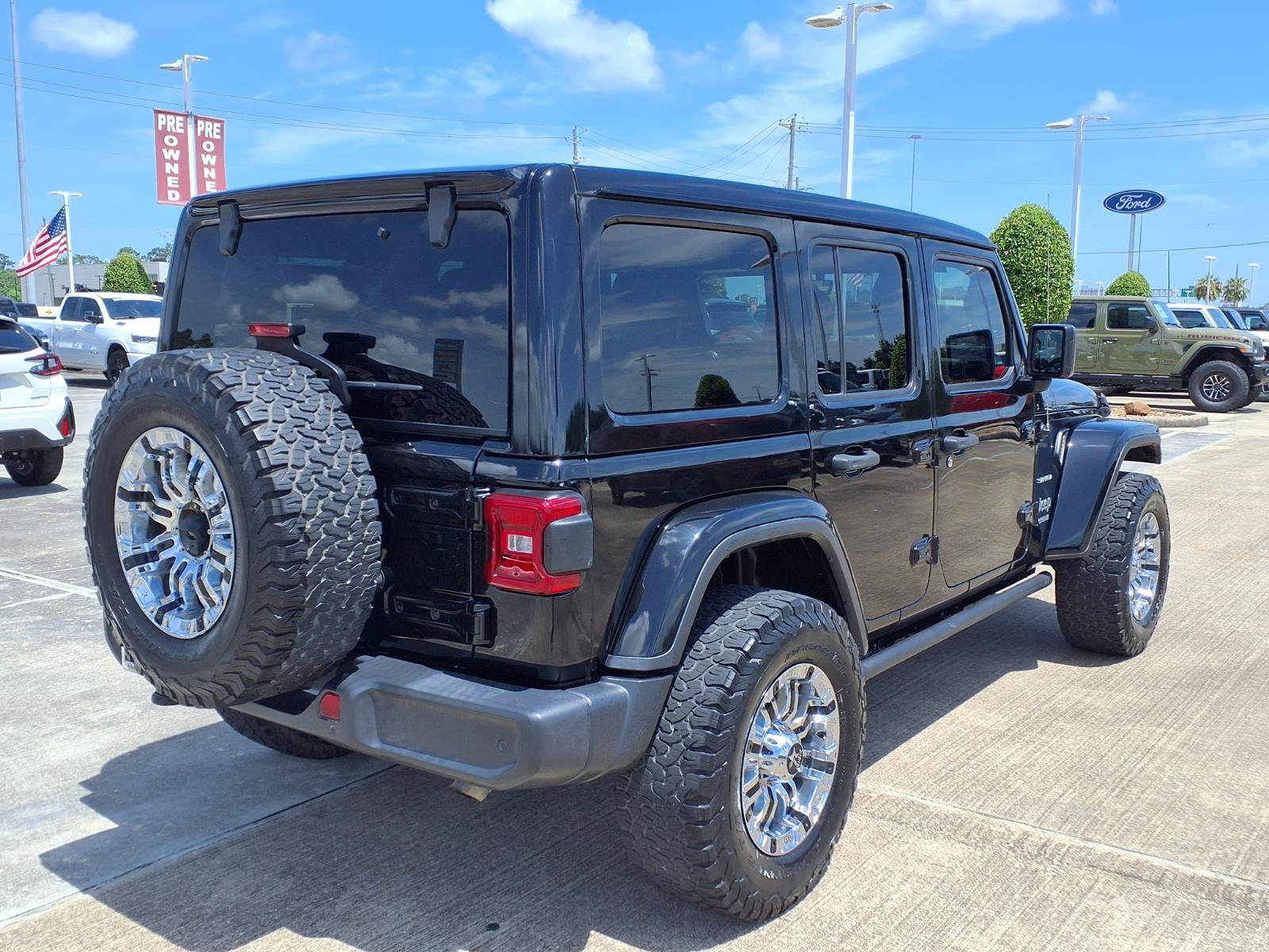 Used 2019 Jeep Wrangler Unlimited Sahara AWD/4WD image 4