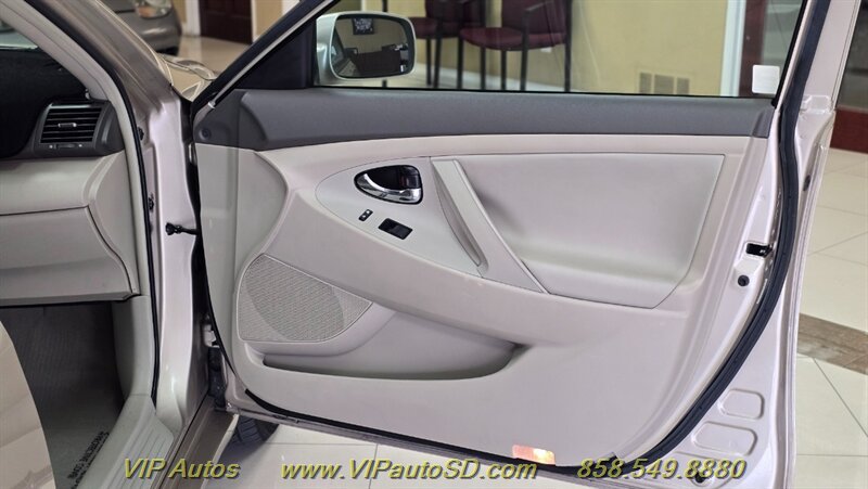 Used 2007 Toyota Camry Hybrid w/ Leather Pkg FWD image 12