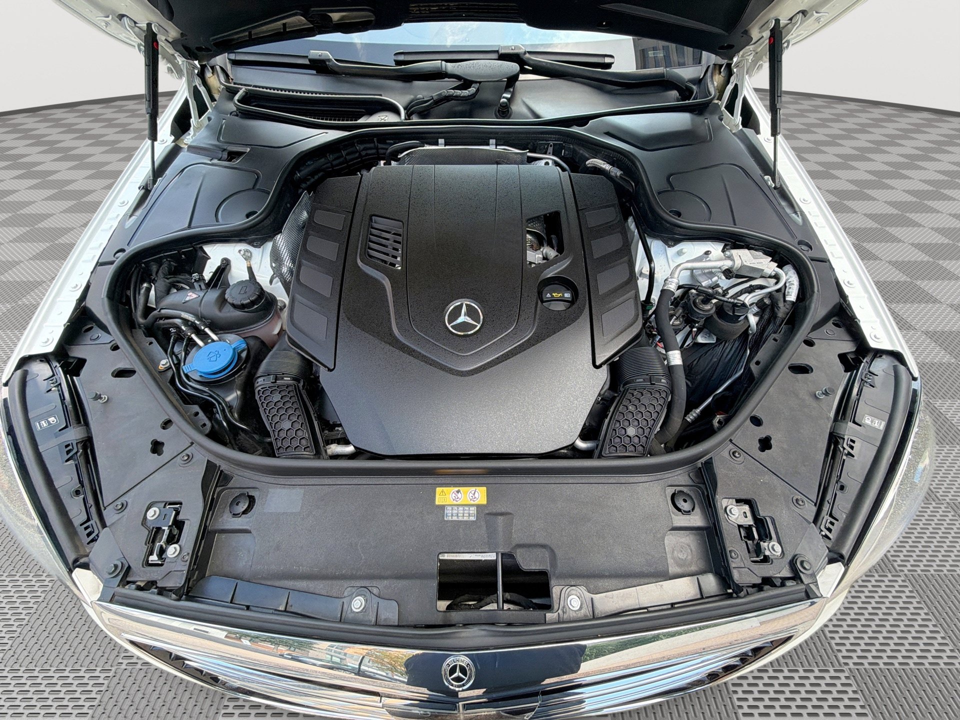 Used 2019 Mercedes-Benz S 560 4MATIC Sedan w/ AMG Line Exterior image 18