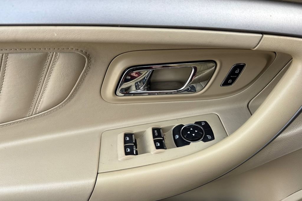 Used 2015 Ford Taurus SEL FWD image 14