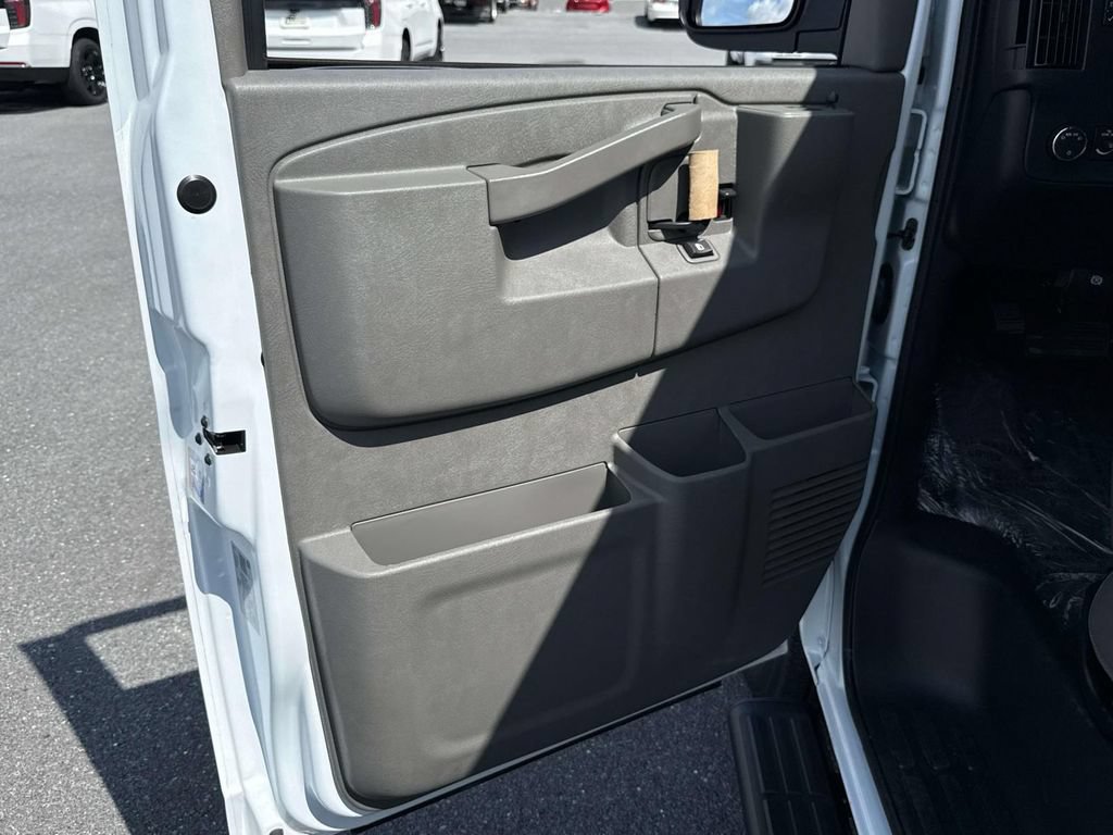 New 2026 Chevrolet Express 3500 LS RWD image 8