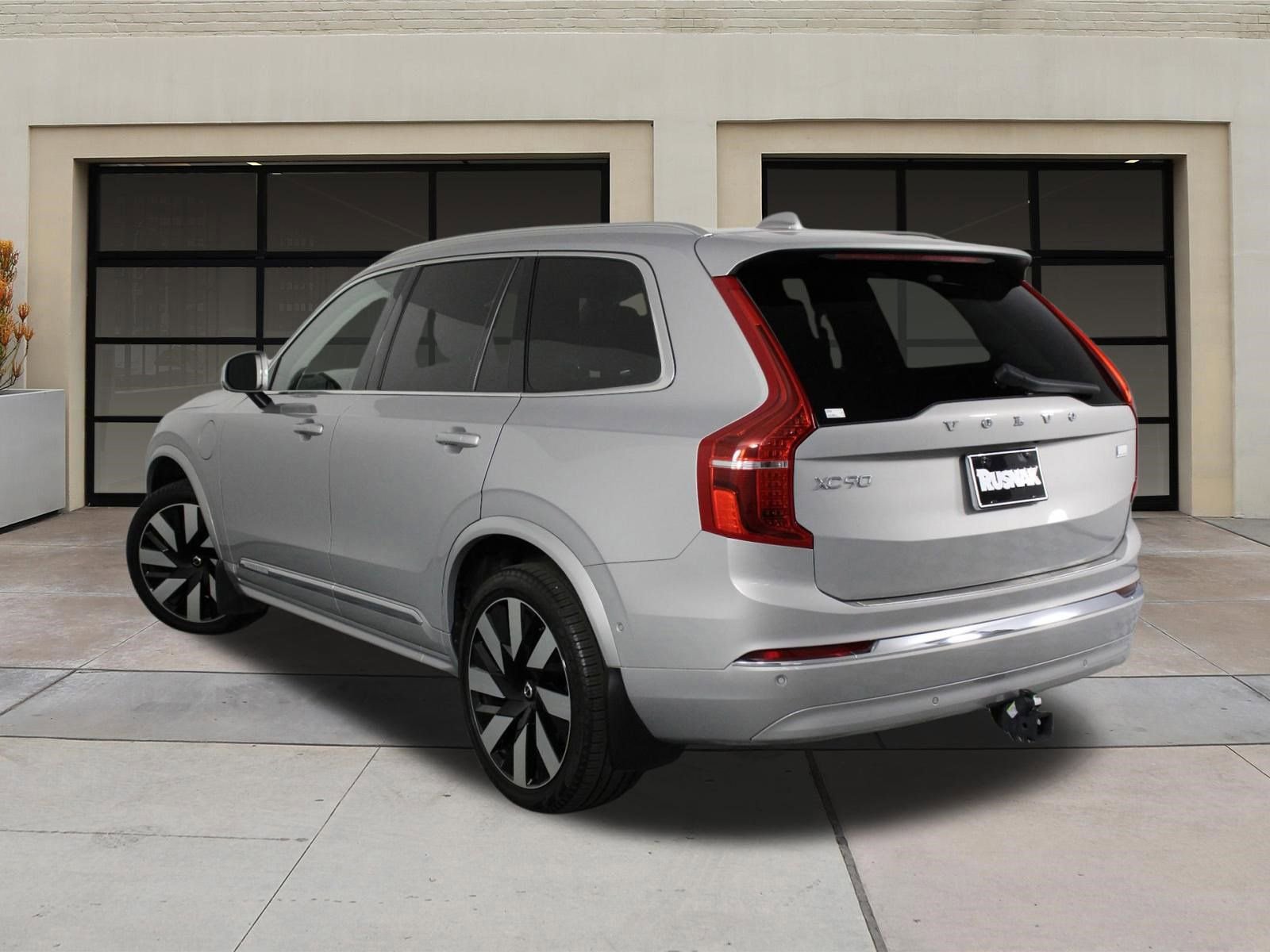 Used 2023 Volvo XC90 T8 Ultimate image 2