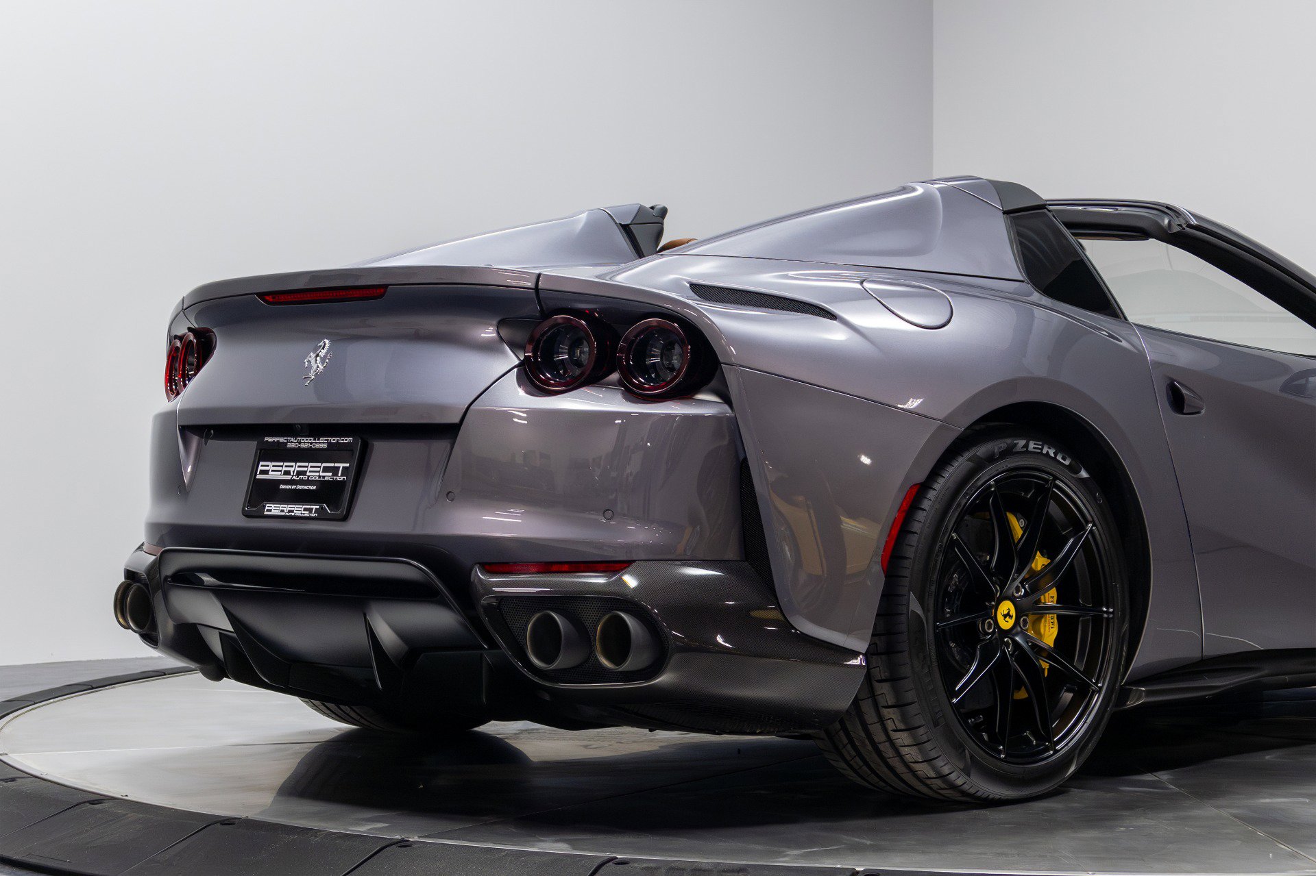 Used 2021 Ferrari 812 GTS image 18