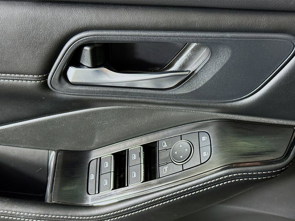 Certified 2024 Nissan Rogue SL image 23