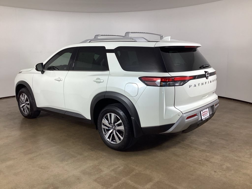 Used 2022 Nissan Pathfinder SL AWD/4WD image 15