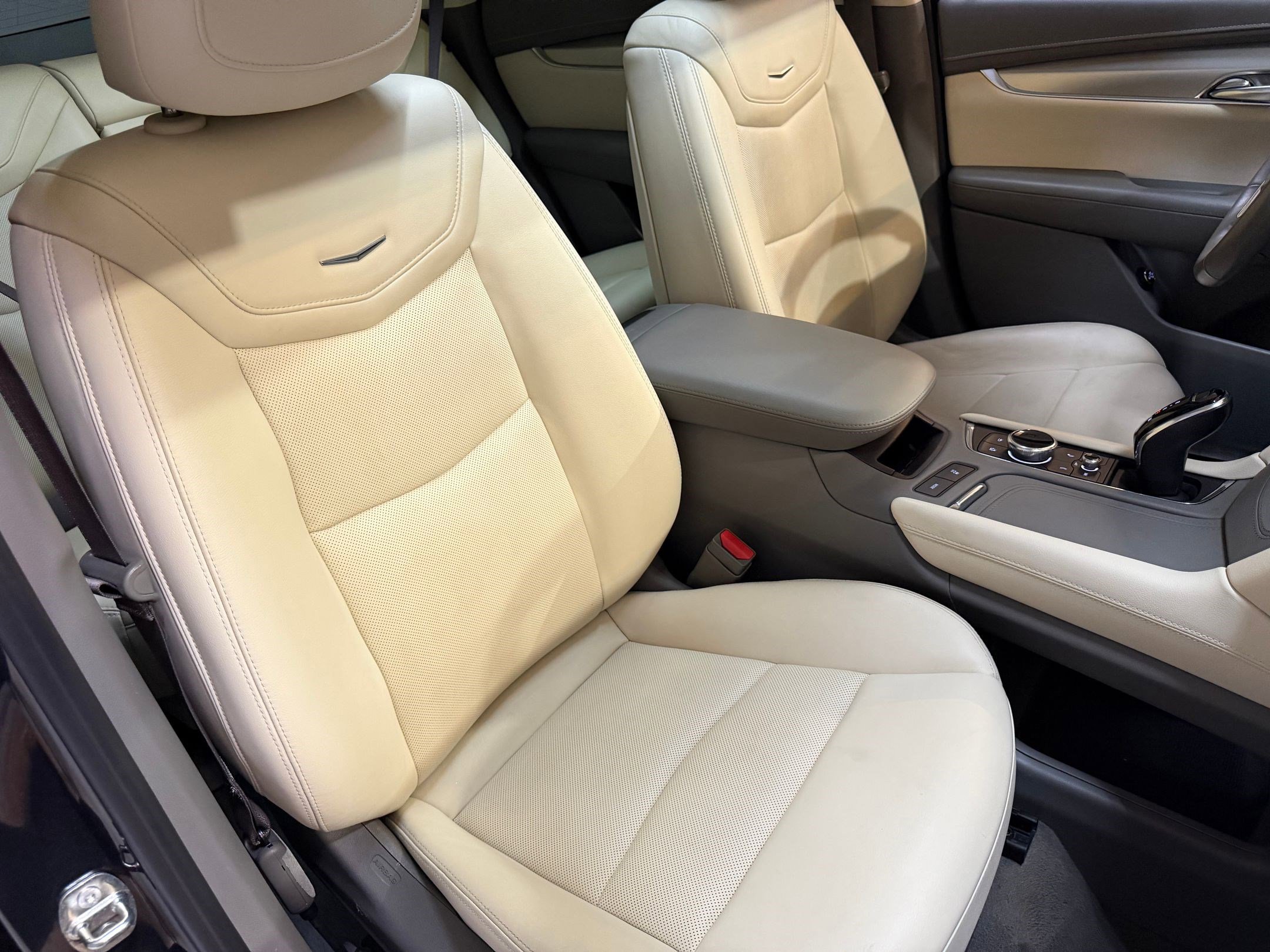 Used 2020 Cadillac XT5 Premium Luxury FWD image 50