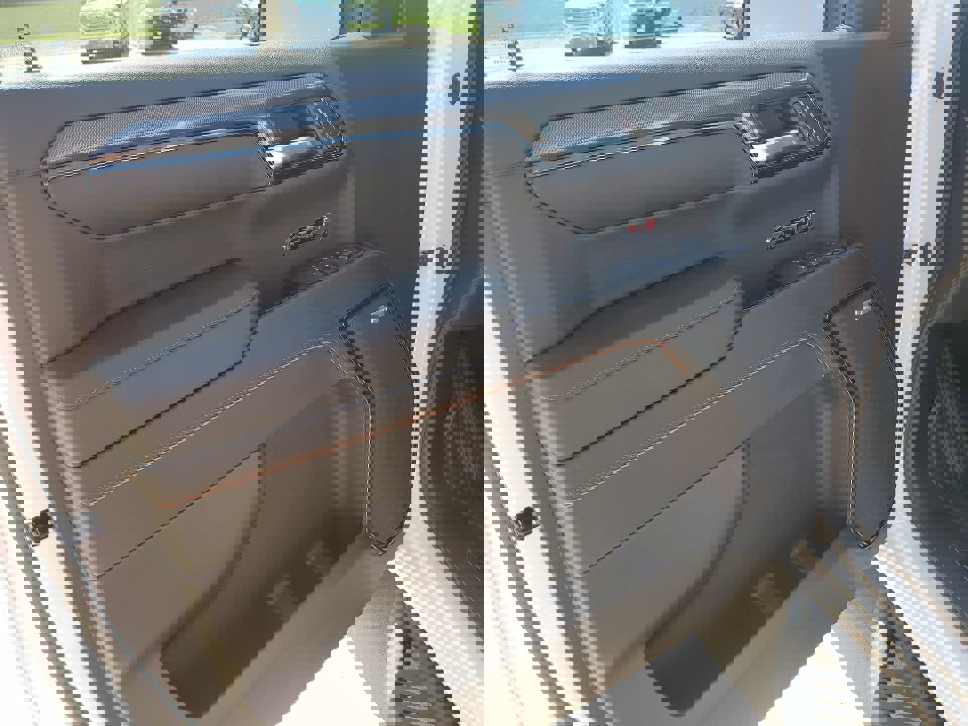 Used 2024 GMC Sierra 1500 AT4 w/ Technology Package image 29