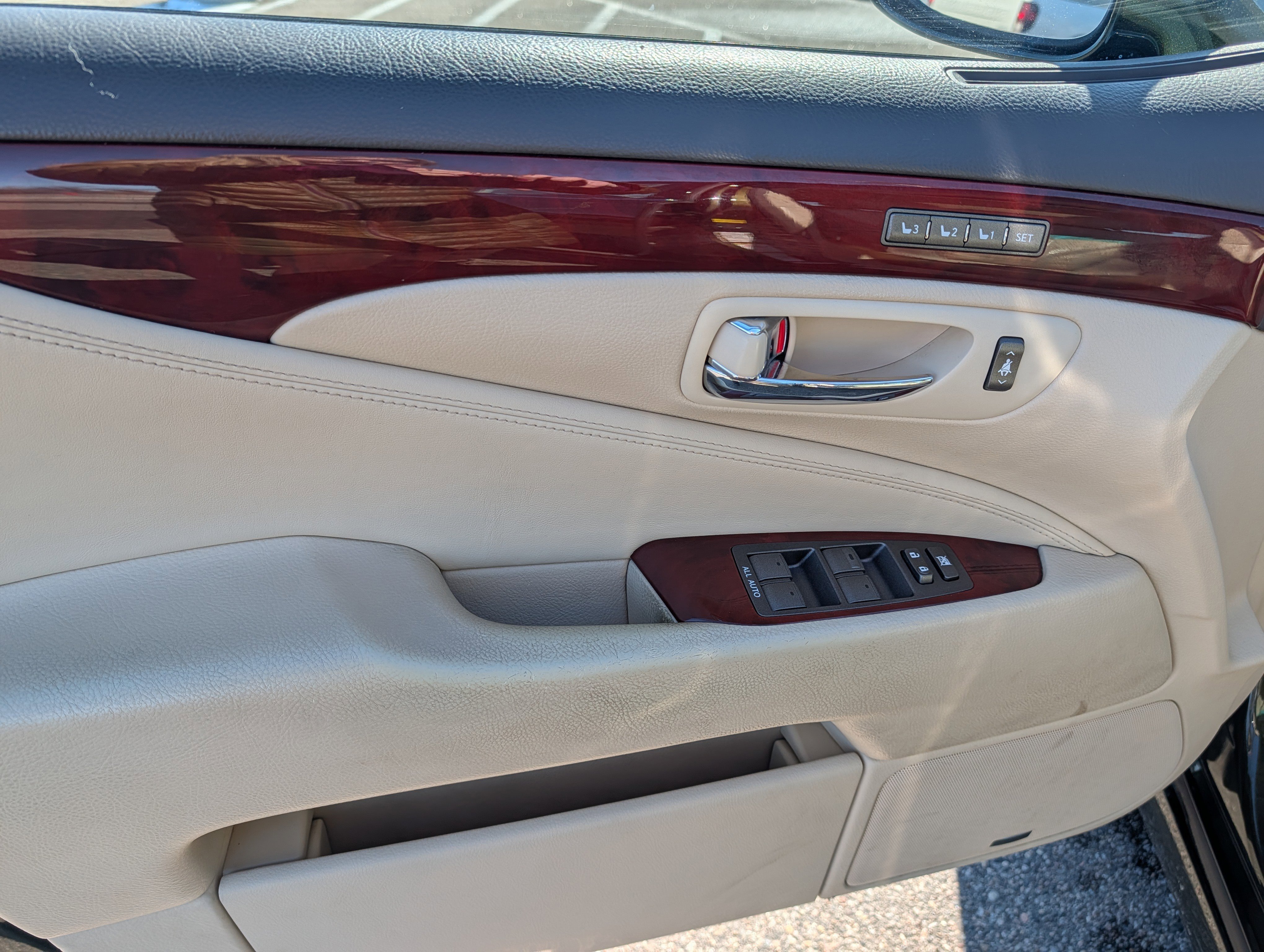 Used 2010 Lexus LS 460 AWD image 25