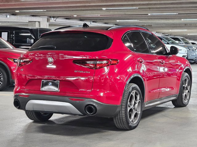Used 2022 Alfa Romeo Stelvio Ti AWD/4WD image 5