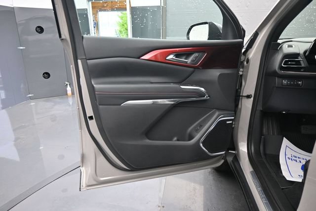 New 2026 Chevrolet Traverse Z71 w/ Enhanced Driving Package AWD/4WD image 12