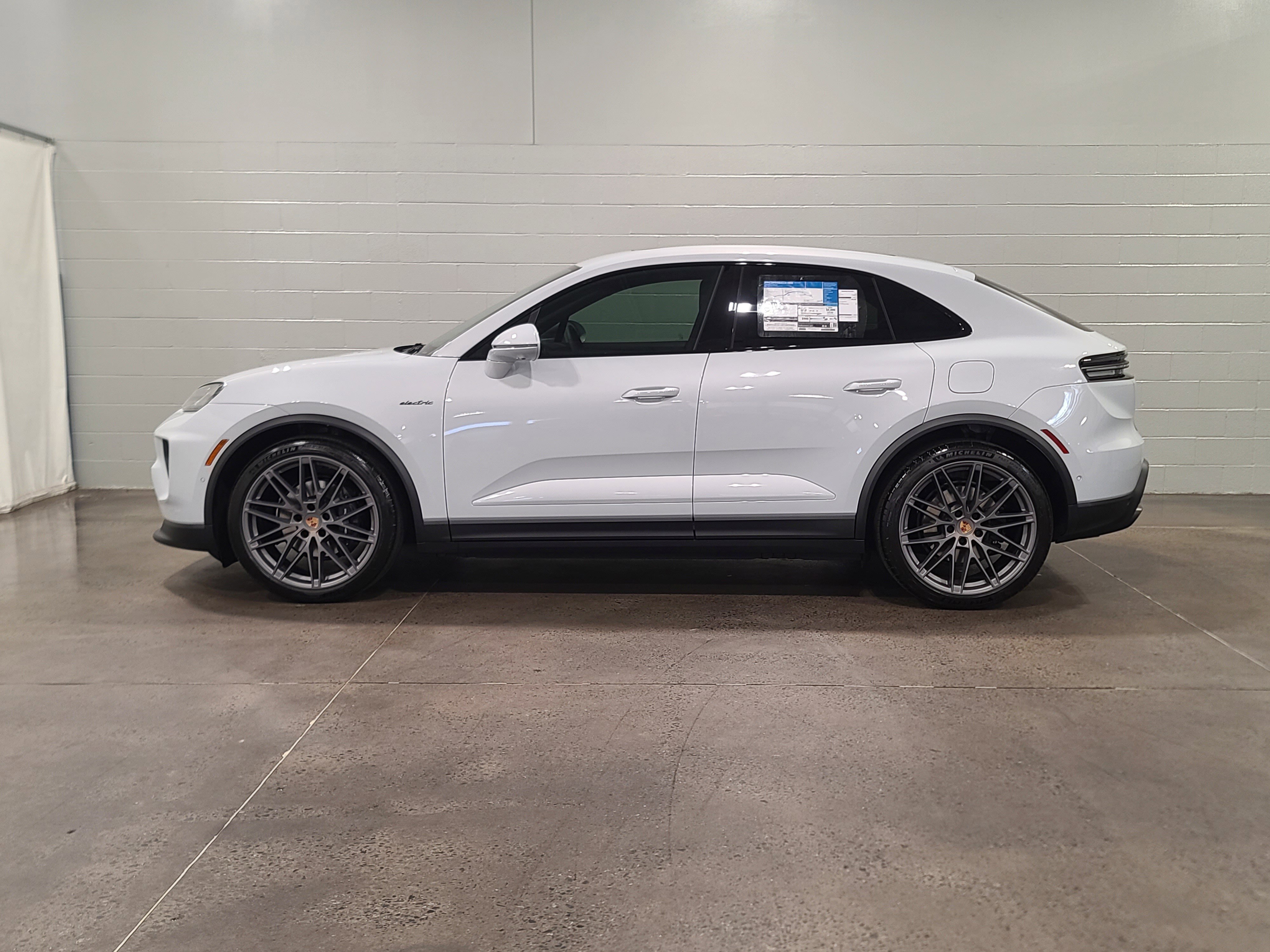 New 2026 Porsche Macan 4 Electric AWD/4WD image 2
