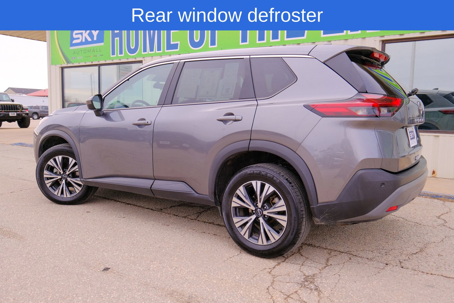 Used 2023 Nissan Rogue SV image 4