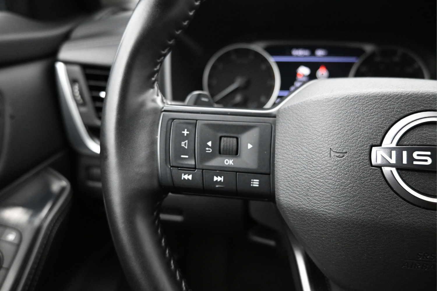 Used 2025 Nissan Rogue SV AWD/4WD image 17