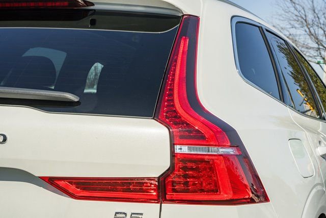 Used 2023 Volvo XC60 B5 Plus w/ Protection Package Premier image 8