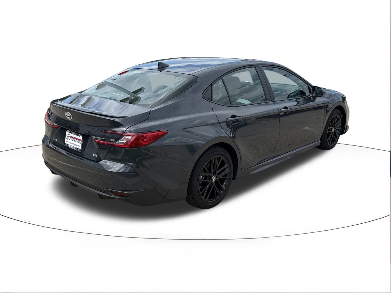 Used 2025 Toyota Camry SE image 3