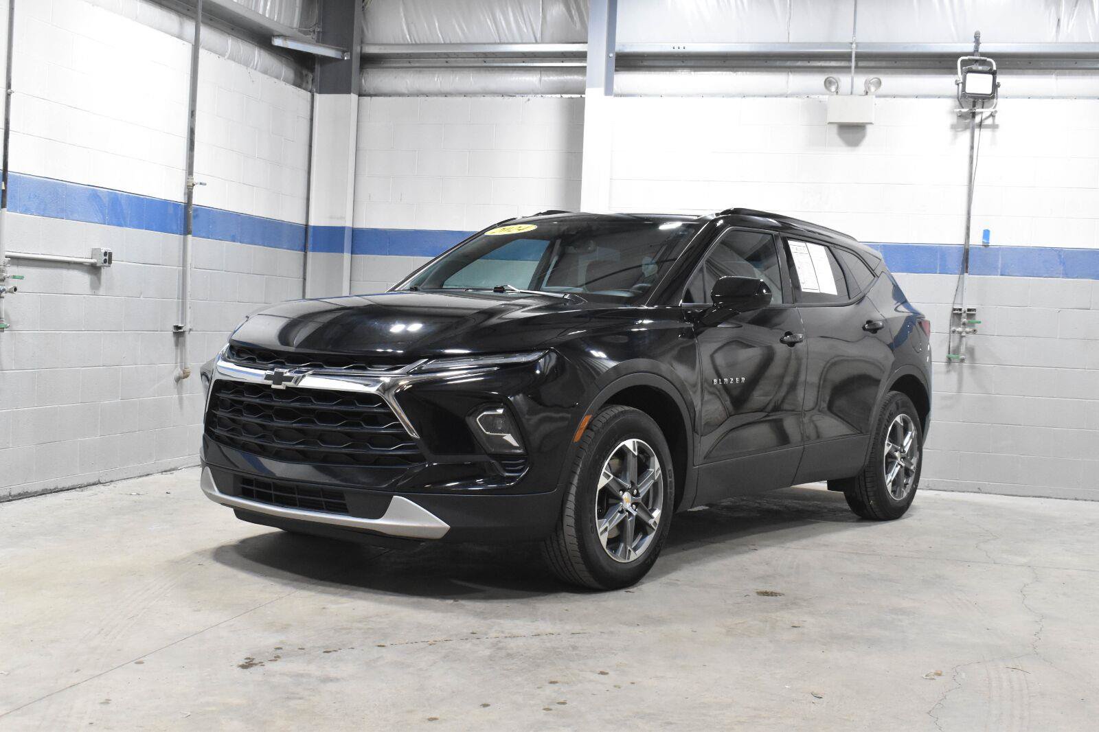 Used 2024 Chevrolet Blazer LT w/ Convenience Package AWD/4WD image 2