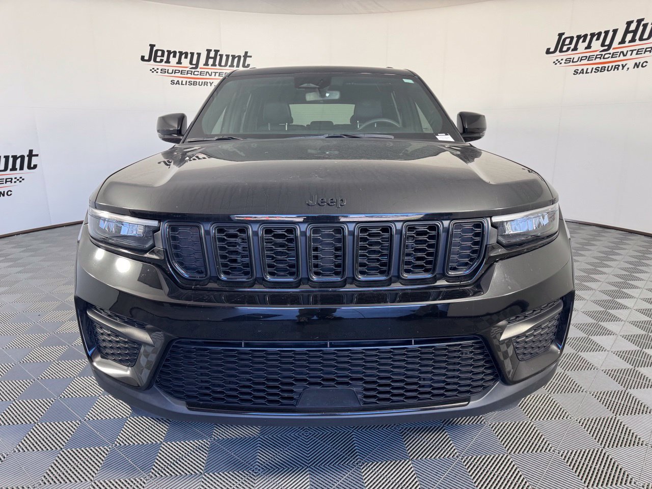 Used 2023 Jeep Grand Cherokee Altitude RWD image 5