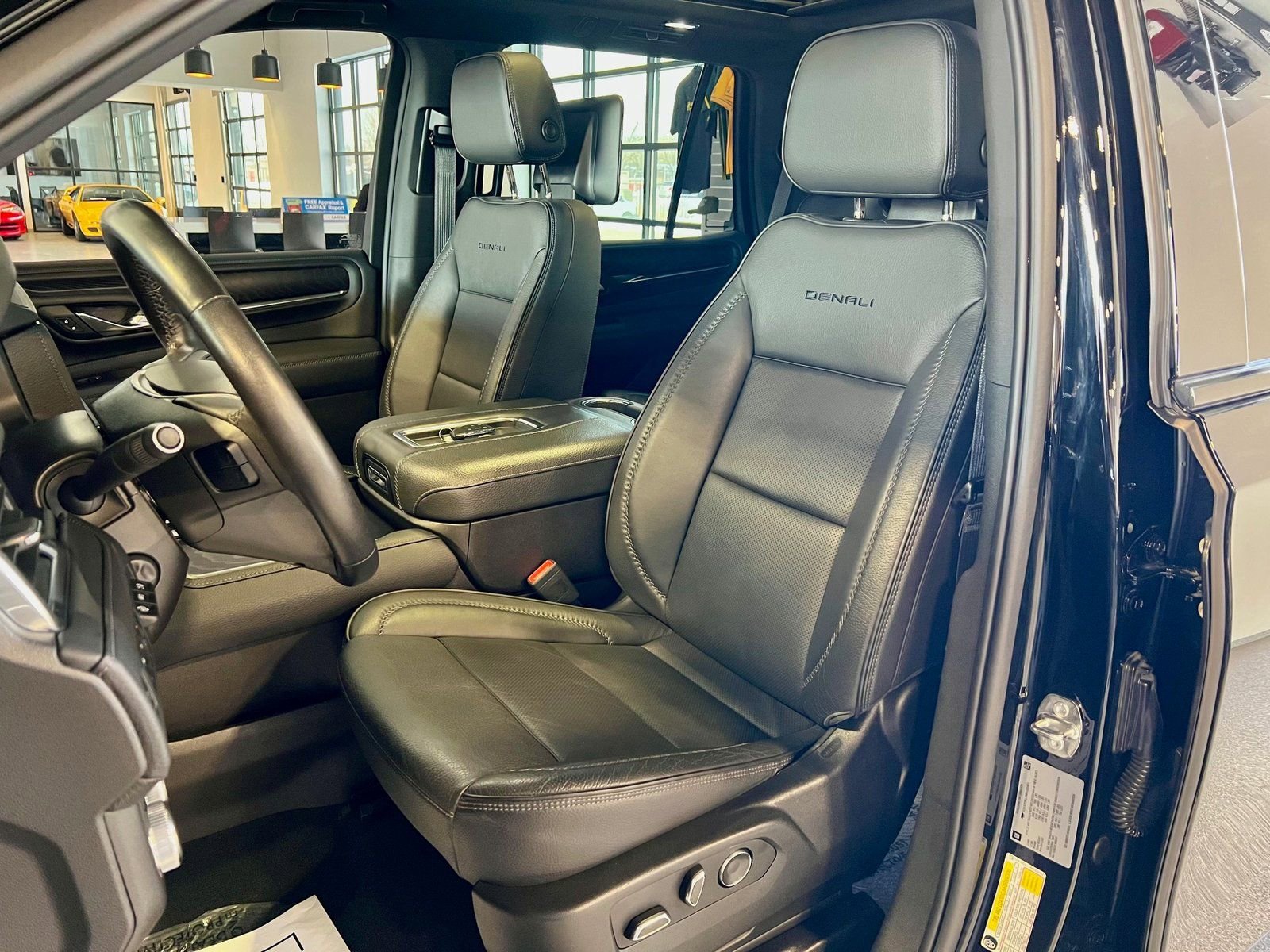 Used 2021 GMC Yukon Denali w/ Denali Premium Package image 13