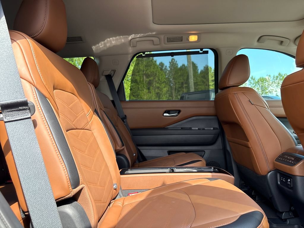 Used 2025 Nissan Pathfinder Platinum FWD image 38