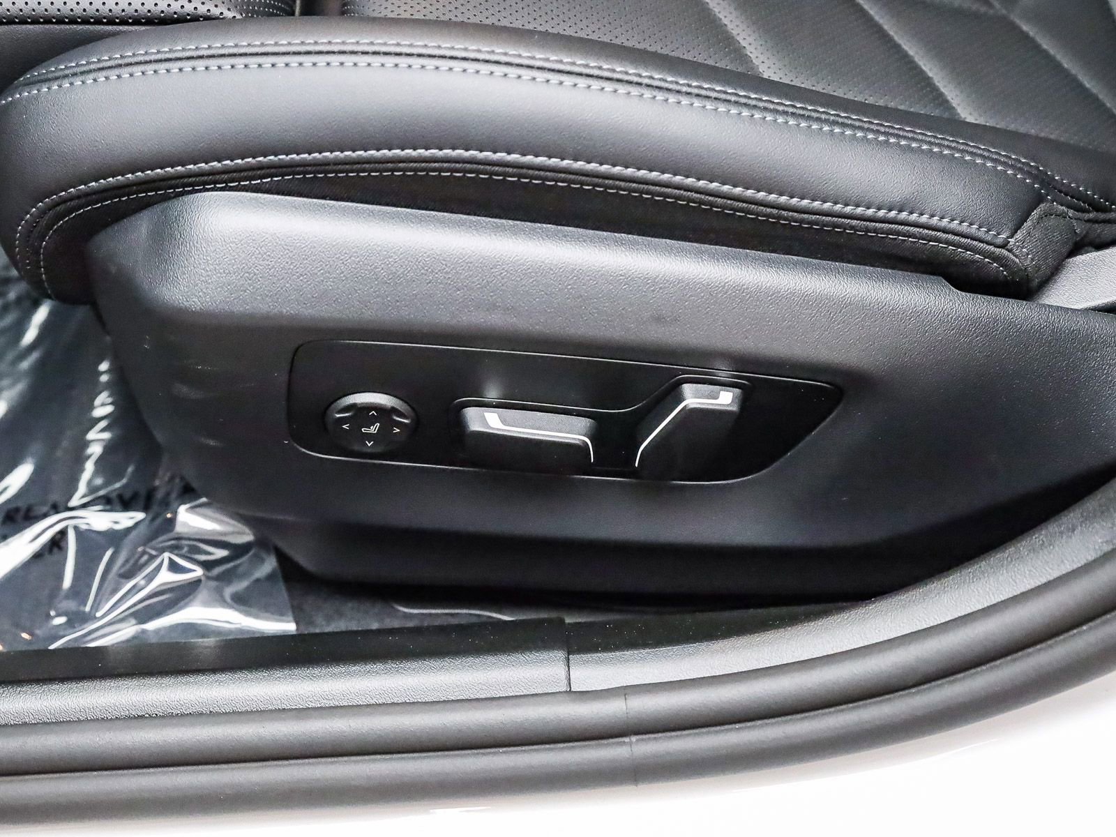 Used 2025 BMW 530i w/ Premium Package image 22