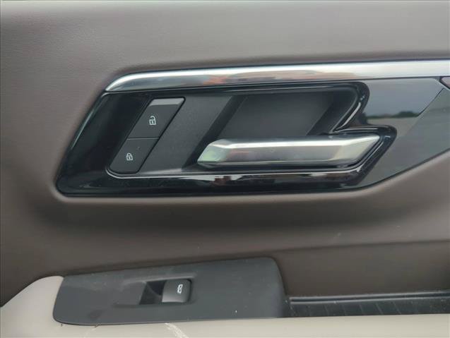 Used 2025 Chevrolet Suburban LS AWD/4WD image 26